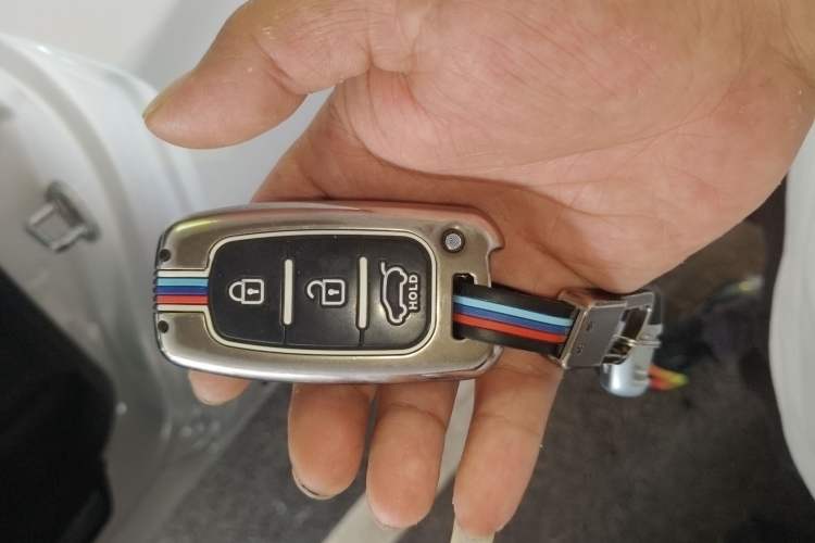 Used Hyundai Sonata 2011 2.0L Automatic Luxury Edition Vehicle Key