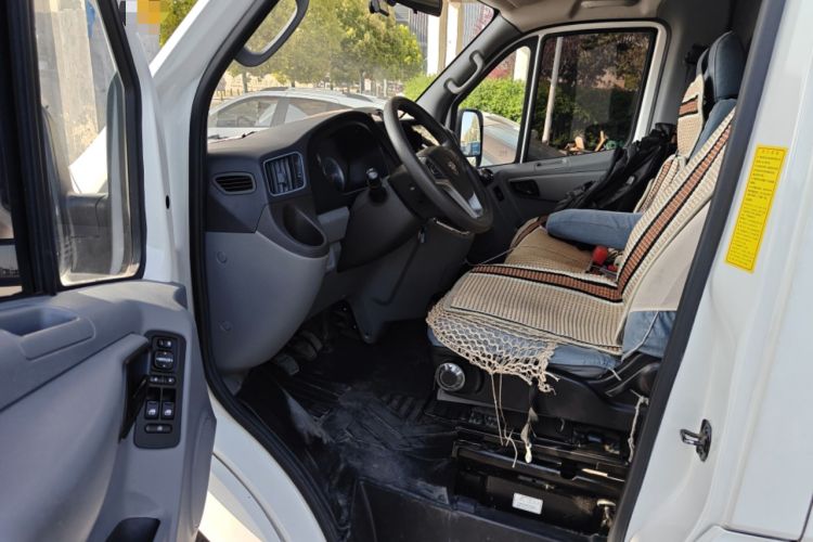 Used Foton Toano 2023 Joy Elephant Multi-Function 2.0T Manual Long-Wheelbase Mid-Roof Model with Single Rear Tire Available in 5/6/7/9-Seater Configurations
