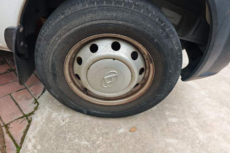 Used SAIC MAXUS Xintu V80 2019 2.5T Classic Edition 6-Speed Manual – Aoyuntong Modified Version Short Wheelbase Mid-Height Roof 5/6 Seats
