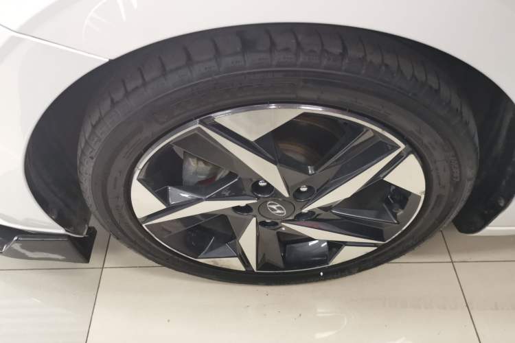 Used Hyundai Elantra 2022 1.5L CVT GLX Elite Edition Left Front Wheel Hub