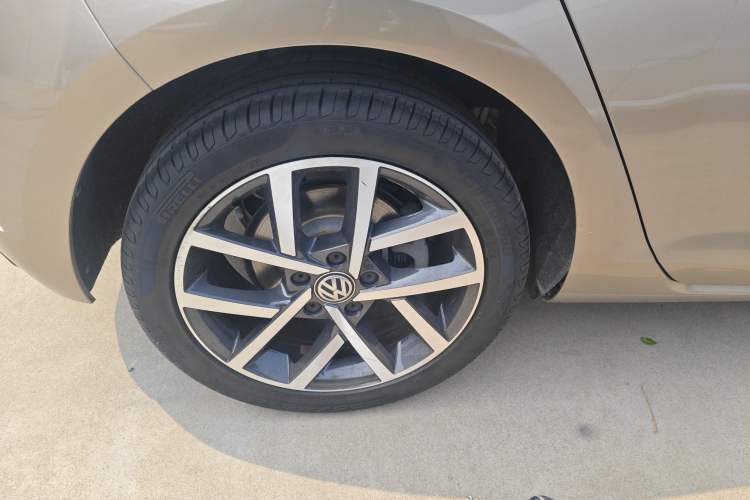 Used Volkswagen Golf 2020 Zhiai Edition 280TSI DSG Luxury Model Right Rear Wheel Hub