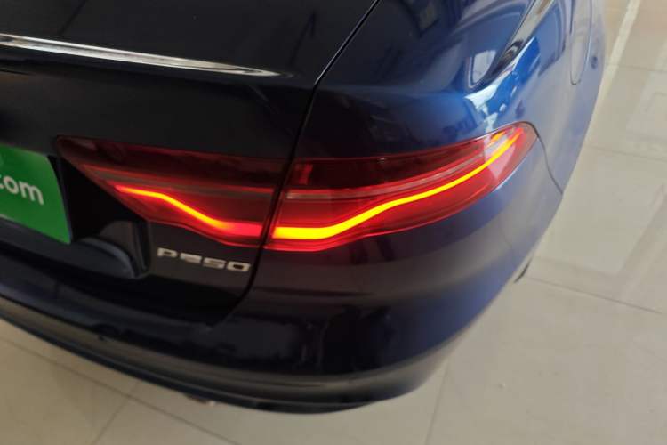 Used Jaguar XEL 2022 2.0T 250 PS R-DYNAMIC S Advanced Sport Edition Right Rear Taillight