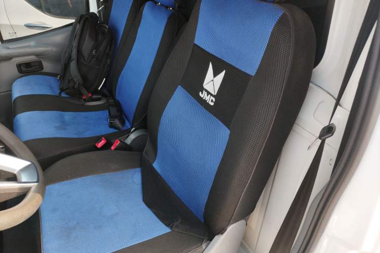 Used JMC Transit 2019 2.8T Commercial Version Short Wheelbase Mid-Roof 3-Seater China VI Standard JX493