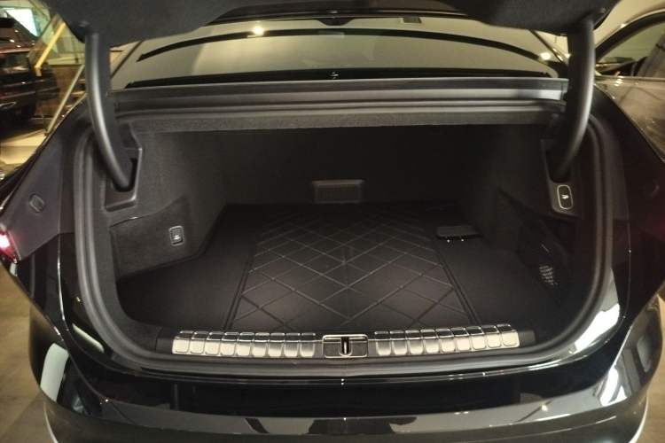 Used Nio ET9 2025 100 kWh Trunk