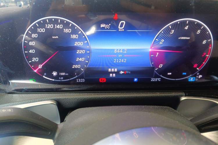 Used Mercedes-Benz GLB 2024 Refresh GLB 220 Fashion Edition Odometer Close Up