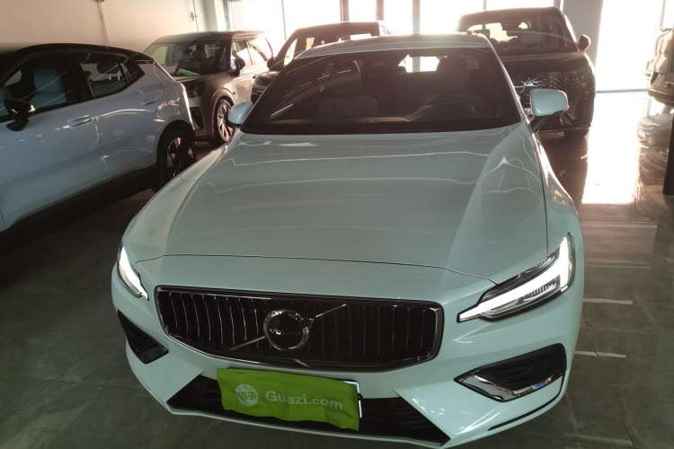 Used Volvo S60 2025 B4 Zhiyi Luxury Edition
