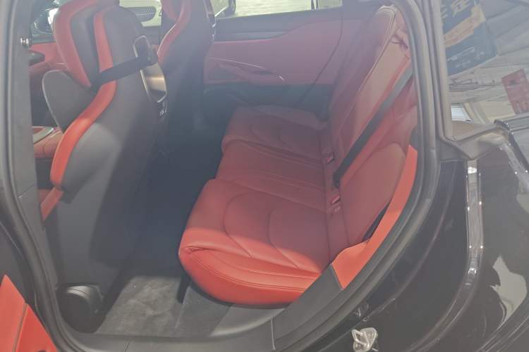 Used Xiaomi Auto SU7 2024 Four-Wheel Drive Ultra-Long Range Advanced Intelligent Driving Max Edition