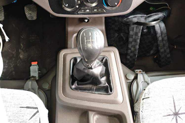 Used Wuling Rongguang New Truck 2019 1.5L Single-Row China VI L3C Gear Lever