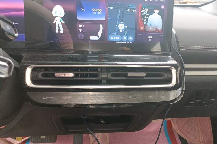 Used Baojun KiWi EV 2023 Smart Luxury Edition Lithium Iron Phosphate Audio And AC Panel