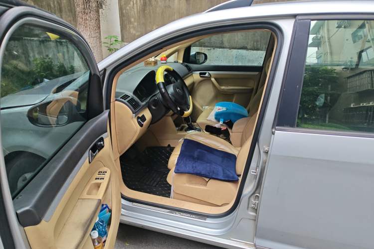 Used Volkswagen Touran 2011 1.4T DSG Zhiya Edition 5 Seats
