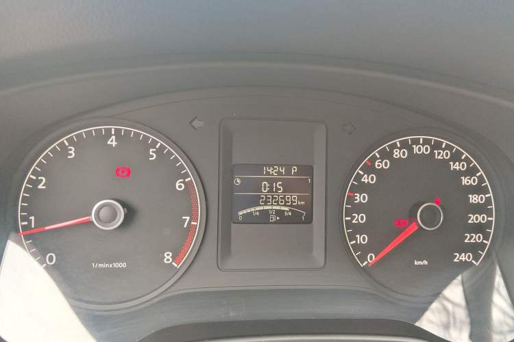 Used Volkswagen Sagitar 2014 Revised Version 1.6L Automatic Comfort Edition Odometer Close Up