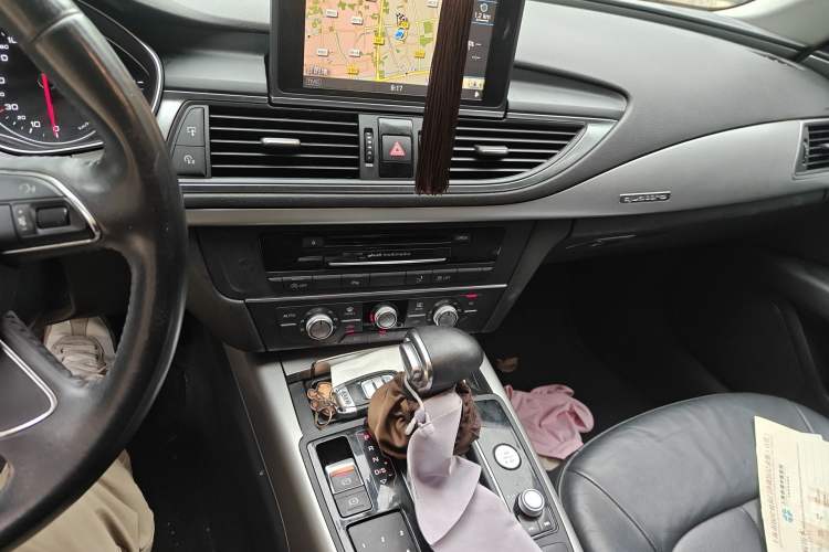 Used Audi A7 2013 35 FSI quattro Ambition Edition Audio And AC Panel