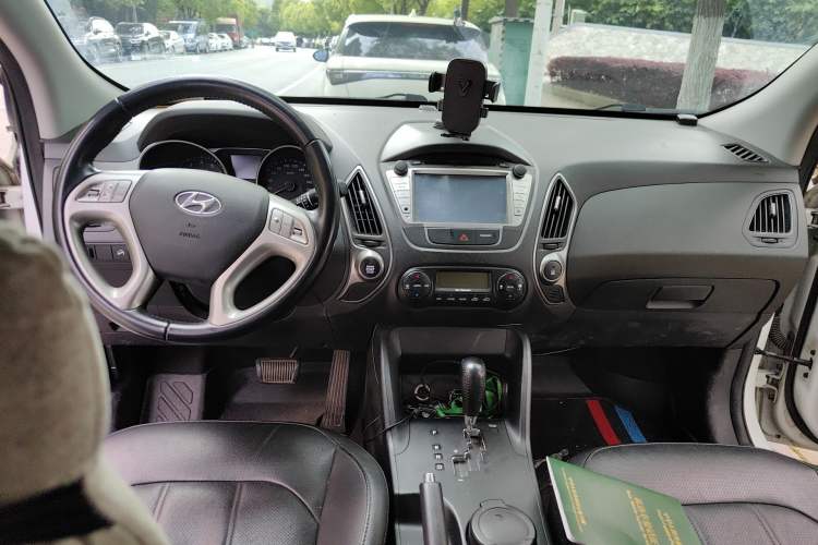 Used Hyundai ix35 2013 2.0L Automatic Two-Wheel Drive Smart GLS China IV Standard