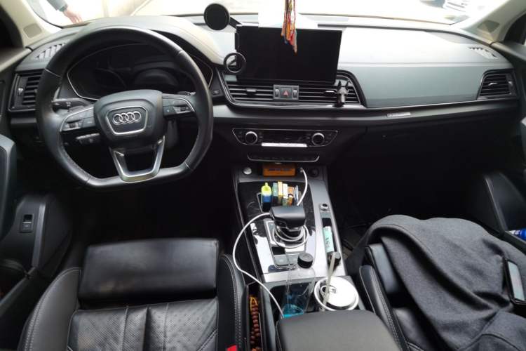 Used Audi Q5L 2022 40T Luxury Dynamic Model Center Console