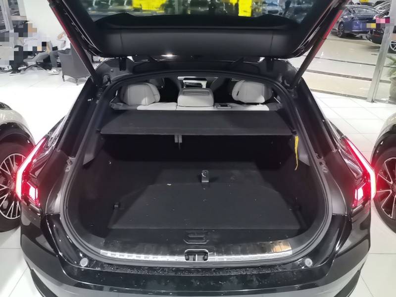Used Zeekr 001 2023 WE Edition 86 kWh — 18