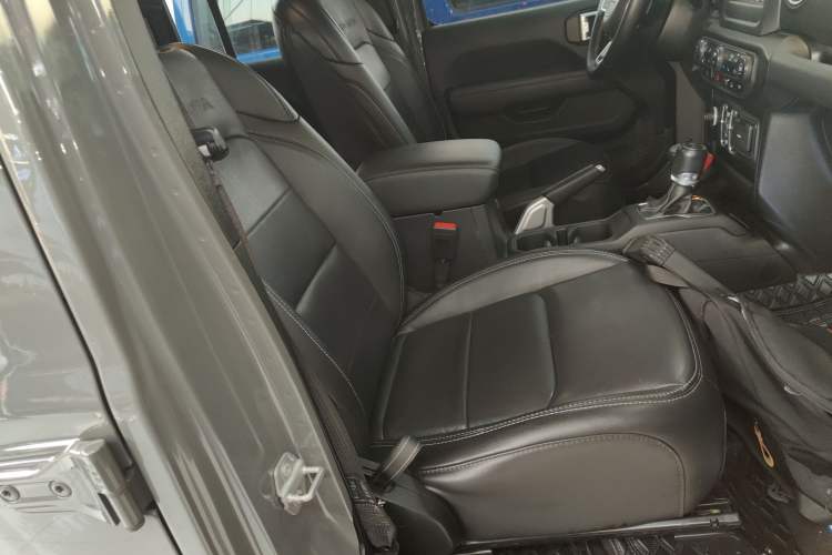 Used Jeep Wrangler 2019 2.0T Sahara Four-Door Version China VI Emission Standard