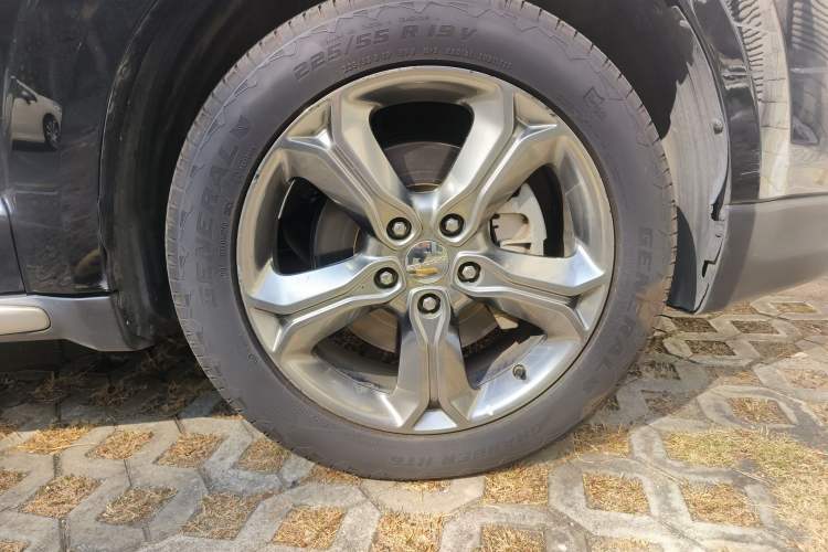 Used Dodge Journey 2016 2.4L Two-Wheel-Drive Touring Edition Right Front Wheel Hub