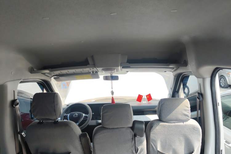 Used Dongfeng Yufeng Yufeng 2023 V9+ 2.0T Manual Front-Wheel-Drive Multi-Function Mid-Roof Van with 7/8/9 Seats
