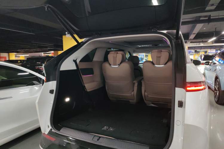 Used XPeng X9 2024 640 All-Wheel Drive High-Performance Max