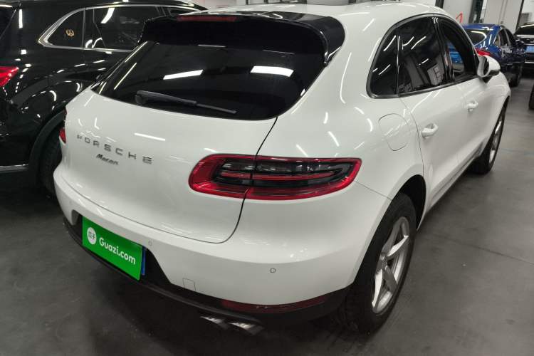 Used Porsche Macan 2017 Macan 2.0T Rear Right 45 Deg