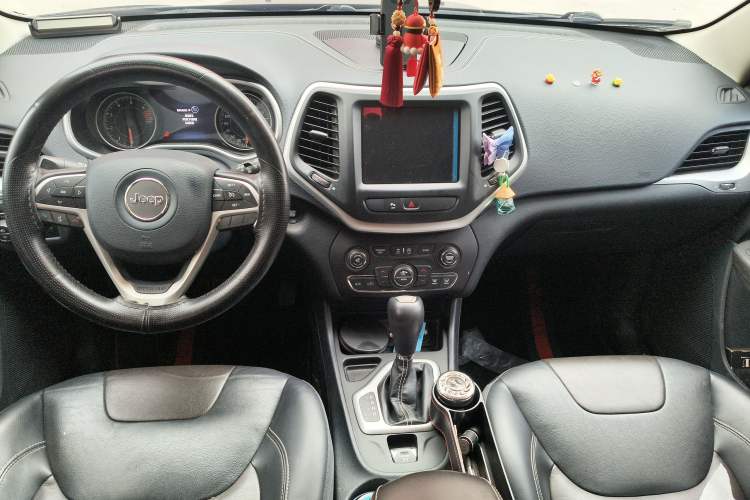 Used Jeep Cherokee 2017 2.0L Superior Edition