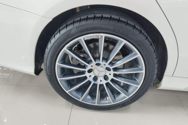 Used Mercedes-Benz C-Class 2020 C 260 L Sport Edition Right Rear Wheel Hub