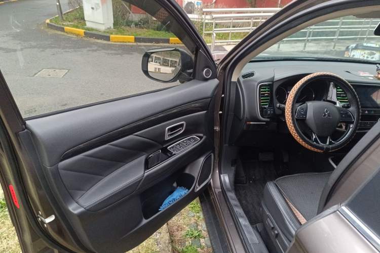 Used Mitsubishi Outlander 2019 2.4L 4x4 Zhi Xiang Edition 5 Seats China VI Standard Driver Seat