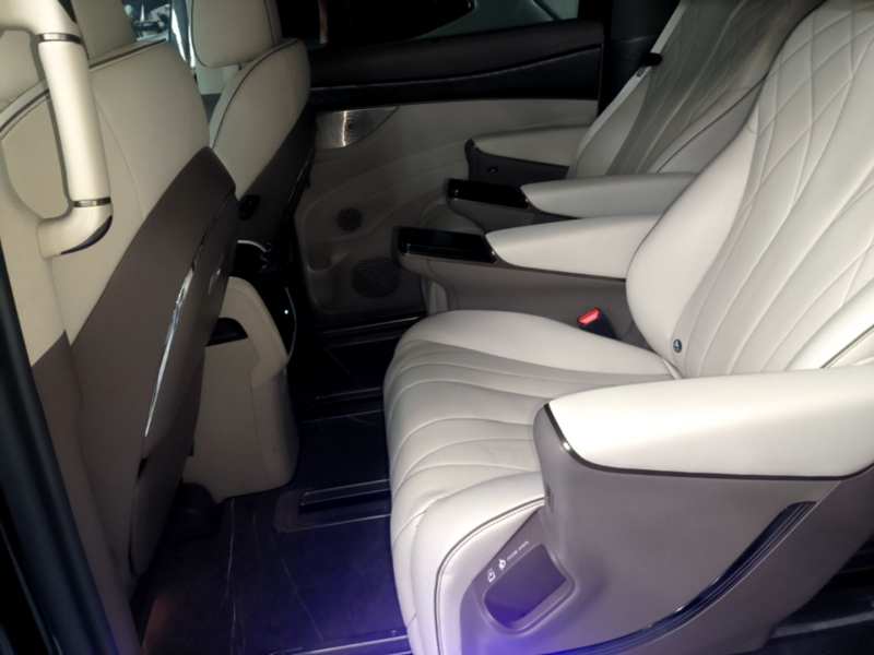 Used Denza D9 2022 DM-i 945 Luxury Model — 16