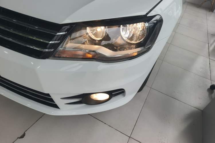 Used Volkswagen Bora 2014 1.6L Automatic Comfort Model Left Front Headlight