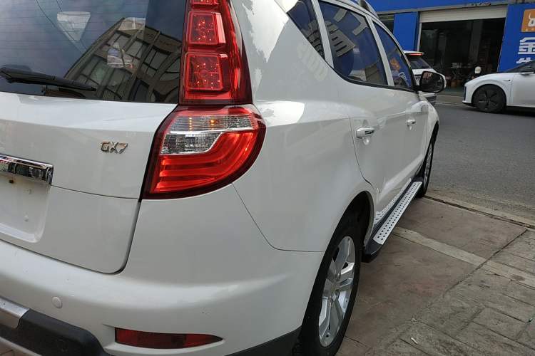 Used Geely Auto GX7 2015 Classic Edition 1.8L Manual Urban Model China IV
