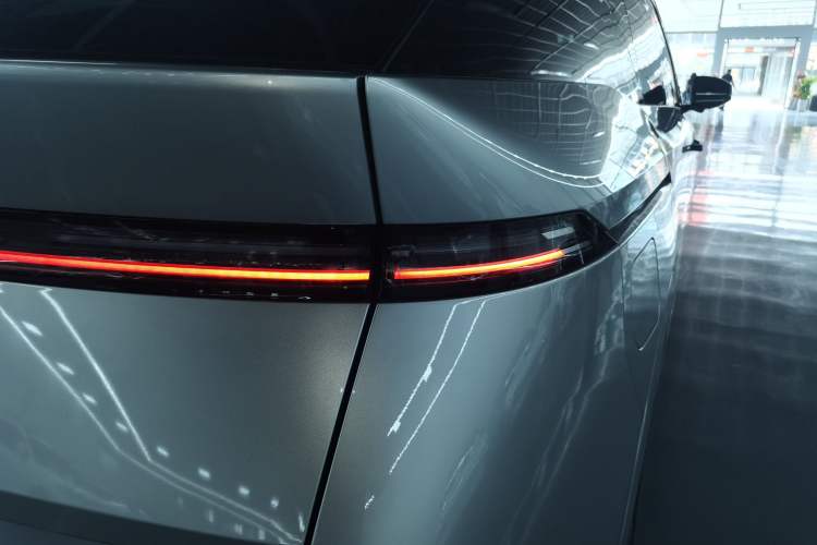 Used XPeng X9 2024 640 All-Wheel Drive High-Performance Max Right Rear Taillight