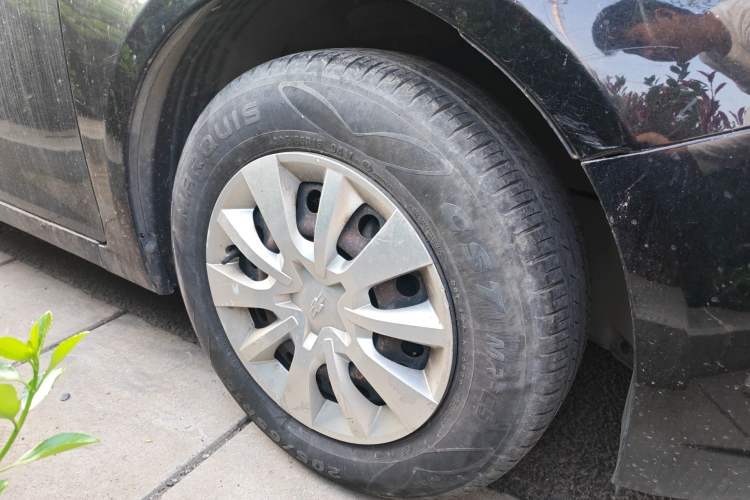 Used Chevrolet Cruze 2015 1.5L Classic SL MT Right Front Wheel Hub