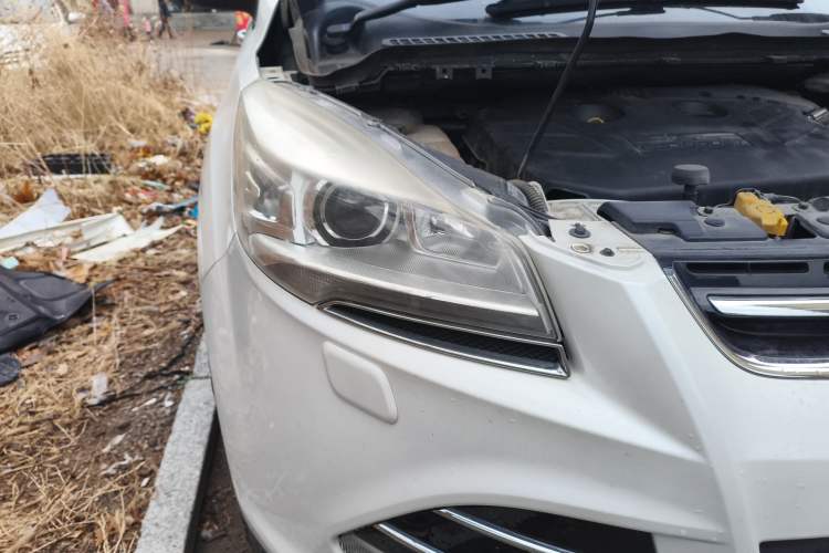 Used Ford Kuga 2015 2.0L GTDi Four-Wheel Drive Prestige Model Right Front Headlight