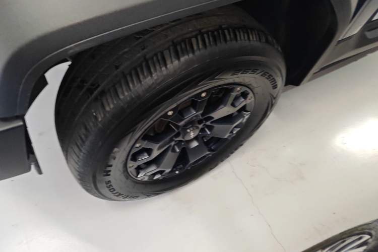 Used Formula Leopard 5 2023 Cloud Ride Flagship Edition Exterior 4