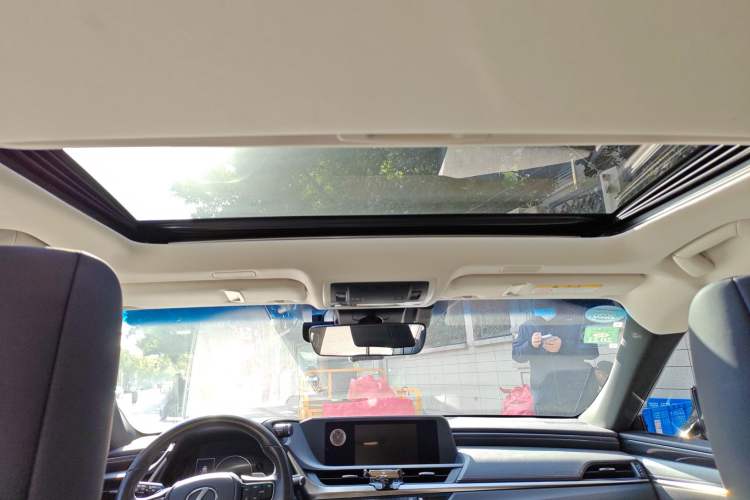 Used Lexus ES 2018 300h Premier Edition China VI Standard
