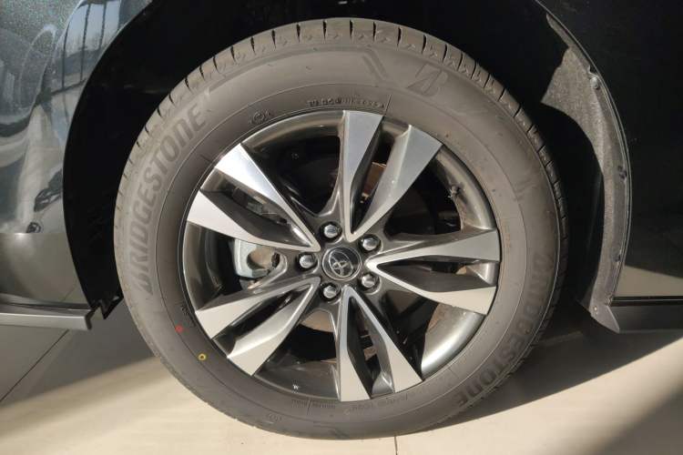 Used Toyota Granvia 2024 2.5L Hybrid Prestige PLUS Four-Wheel Drive Version
