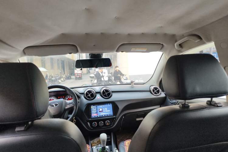 Used Soueast DX3 2016 1.5L Manual Luxury Model
