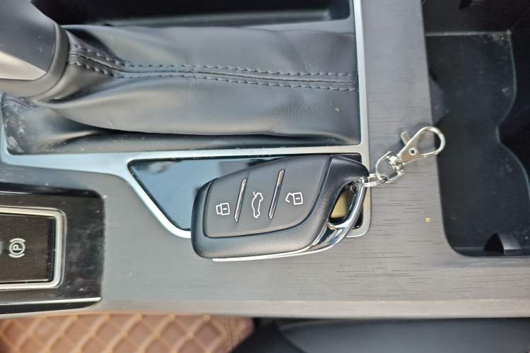 Used Roewe i5 2026 Model 1.5L CVT Luxury Version
