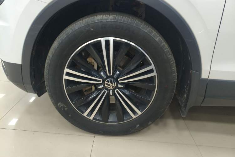 Used Volkswagen Tiguan L 2021 330TSI Automatic Two-Wheel Drive Smart Edition Exterior 4