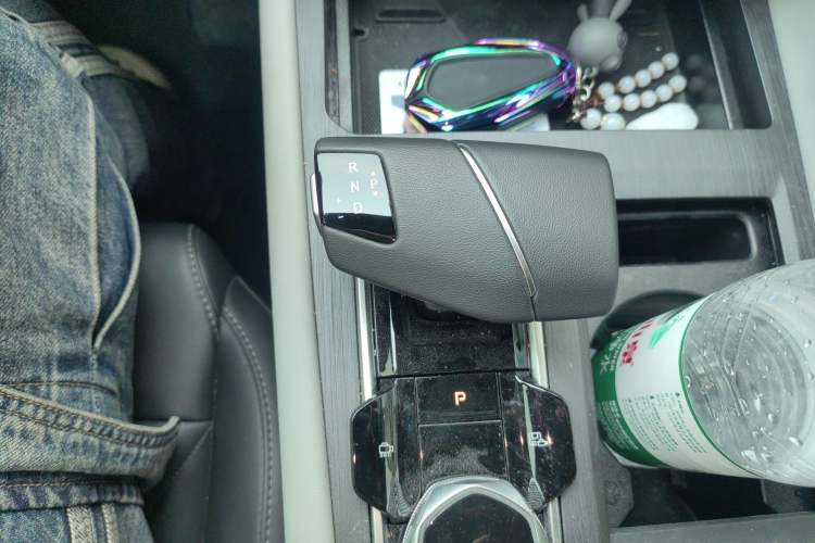 Used CHANGAN CS75 PLUS 2024 3rd Generation Champion Edition 1.5T Intelligent Drive Dynamic Model Gear Lever