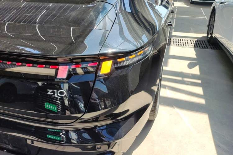 Used Lynk & Co Z10 2025 95 kWh 766 km Range Rear-Wheel Drive Max Right Rear Taillight