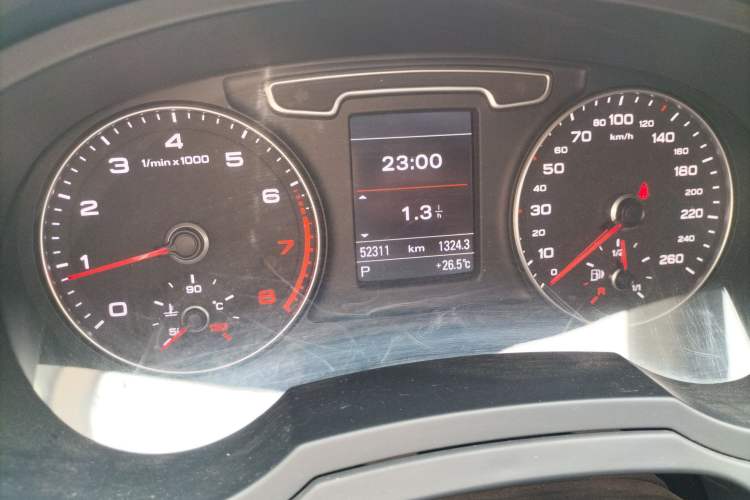 Used Audi Q3 2015 35 TFSI quattro Technology Edition Odometer Close Up