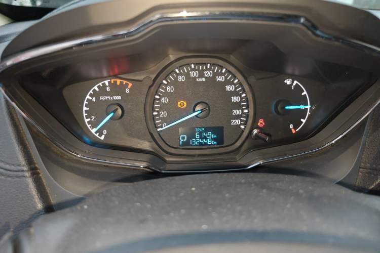 Used Ford Escort 2015 1.5L Automatic Fashion Model Odometer Close Up