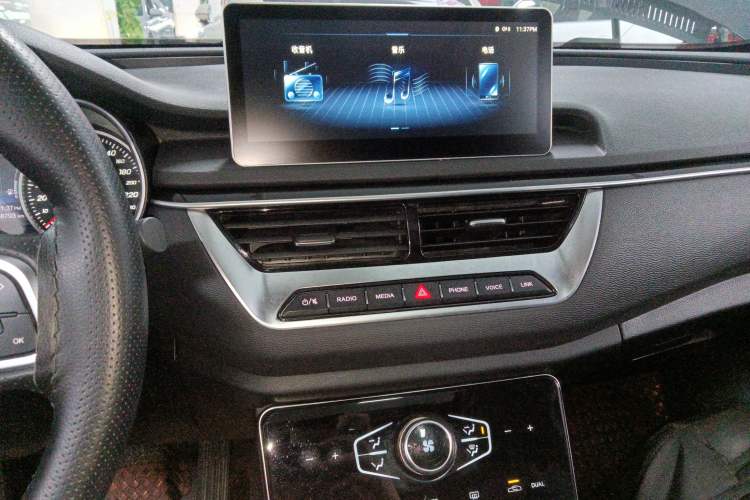 Used Hongqi H5 2022 Classic Model Facelift 1.5T DCT Qiyun Edition Audio And AC Panel