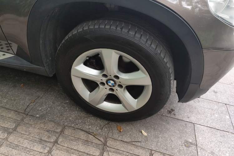 Used BMW X5 2011 xDrive35i Luxury Model Right Front Wheel Hub