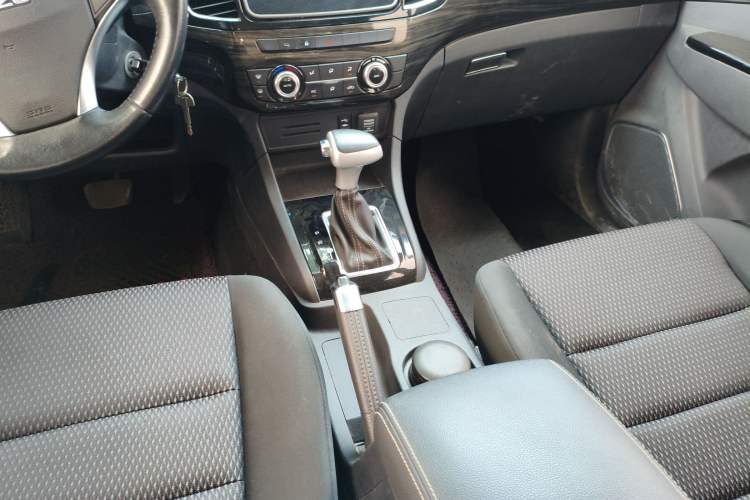 Used Isuzu D-MAX 2020 1.9T Two-Wheel Drive Automatic Comfort Edition China VI Standard RZ4E Hi-Power
