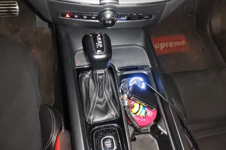 Used Volvo XC60 2019 T5 4x4 Zhiyuan Sport Edition China V Standard Gear Lever