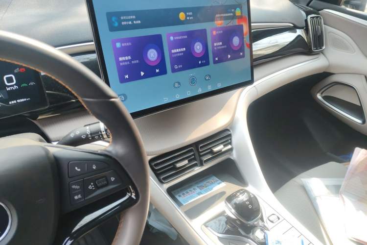 Used BYD Song Pro New Energy 2024 HONOR Edition DM-i 110KM Excellence Model Audio And AC Panel