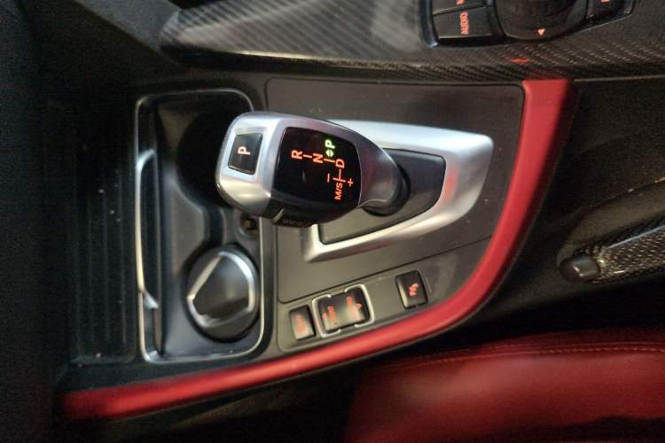 Used BMW 3 Series GT 2017 320i Sport Edition Gear Lever