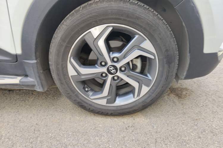 Used Hyundai ix25 2017 1.6L Automatic Smart Version Right Front Wheel Hub